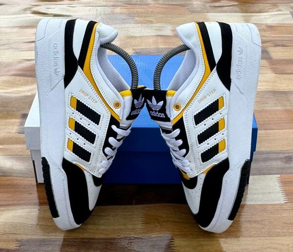 Adidas Sneakers Noir et Blanc