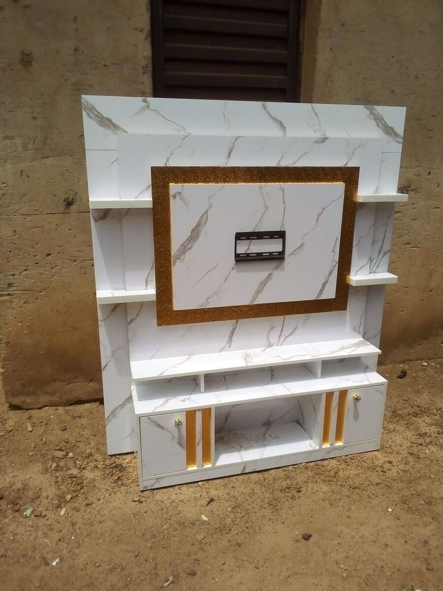 Meuble TV moderne avec étagères