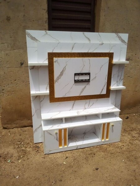 Meuble TV moderne avec étagères