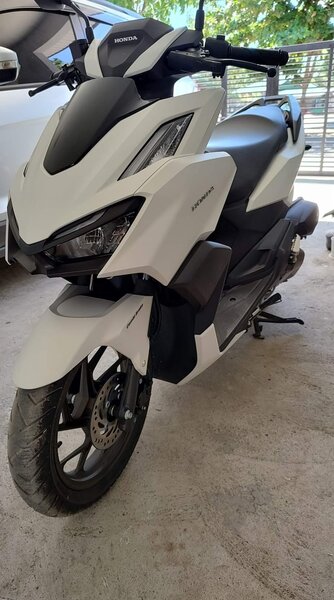 Scooter Honda moderne et élégant