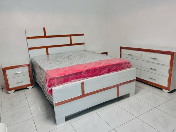 Lit Moderne en Bois Blanc