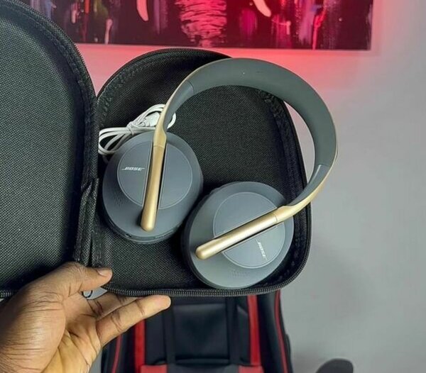 Casque bluetooth Bose extra bass muni d'un coffret
