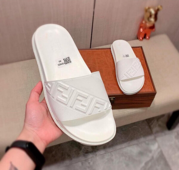 Claquettes élégantes unisexes