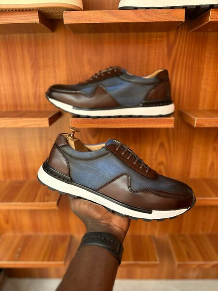 Baskets en cuir marron