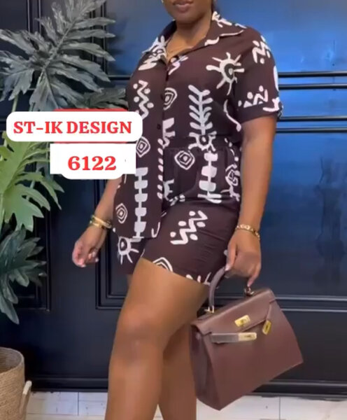 Ensemble d'été chic motifs