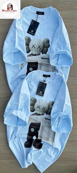 T-shirt bleu imprimé moderne