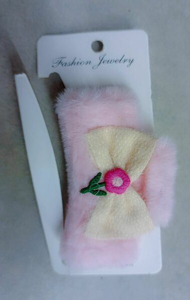 Barrette en fourrure rose