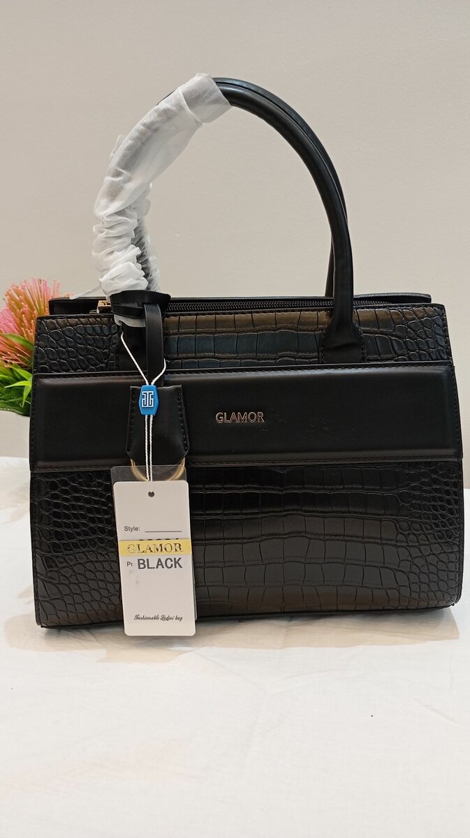 Trendy ladies handbag