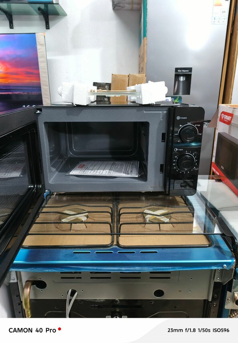 Micro-ondes compact moderne