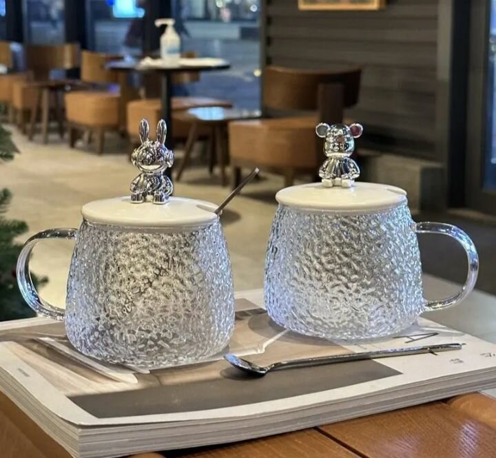 Tasses à café en verre avec couvercles