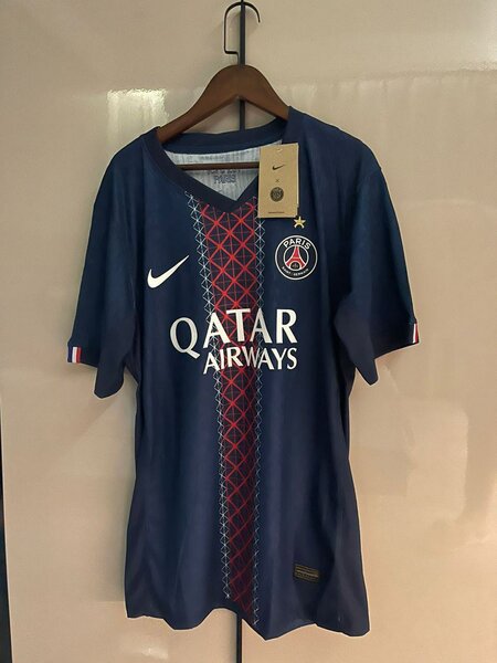 Maillot de foot Adidas et Nike