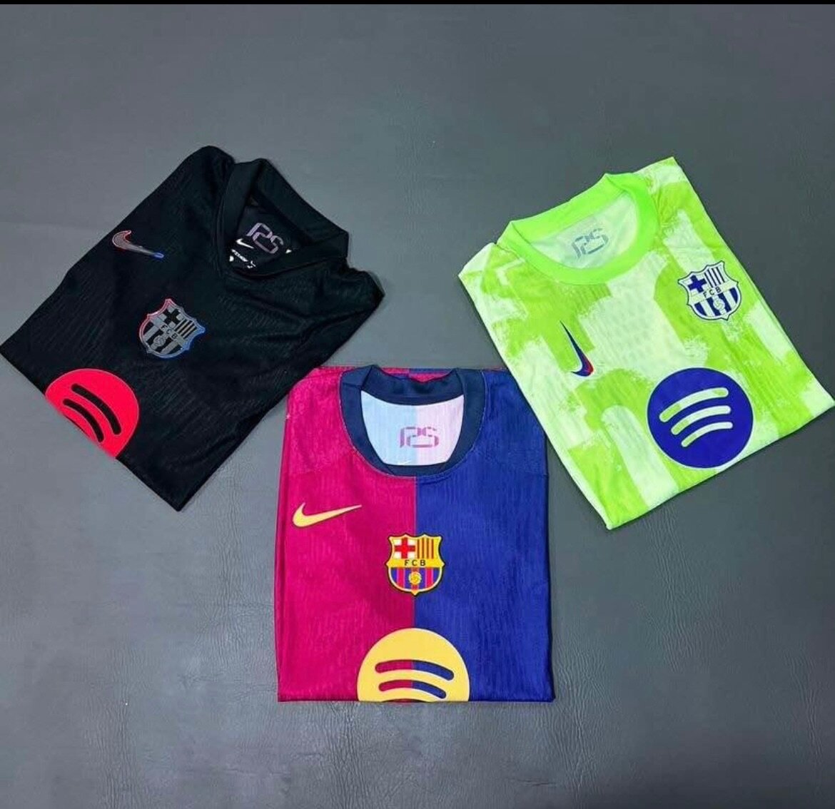 Maillots de football variés