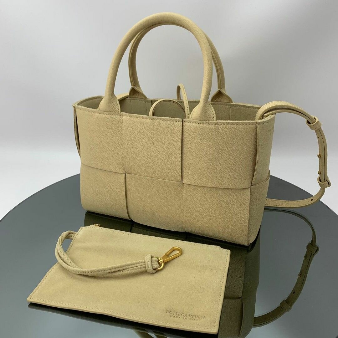 Sac cabas en cuir tressé