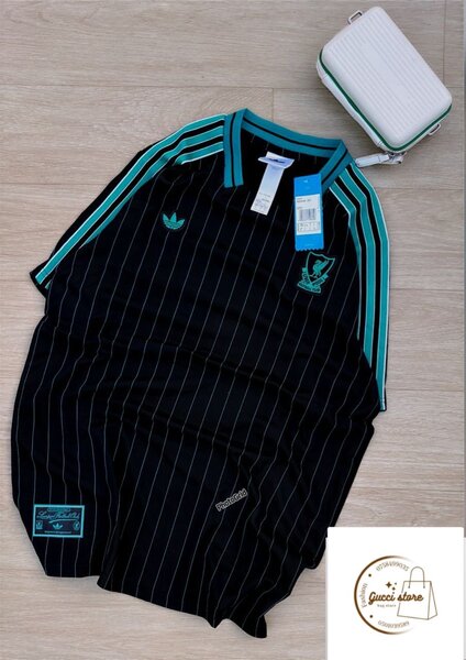 T-shirt de sport rayée tendance