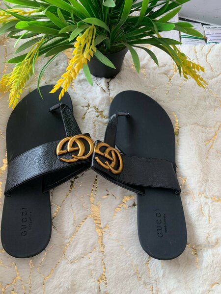 Gucci slippers