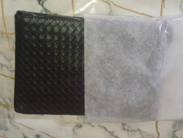 Pochette en cuir tressé