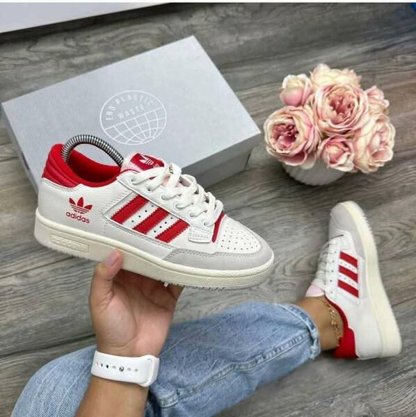 Adidas Baskets Blanches et Rouges