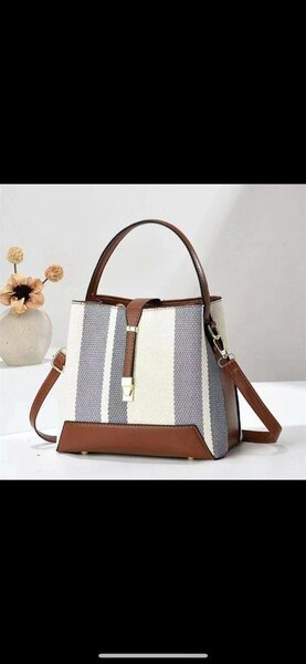 Sac à main rayé élégant