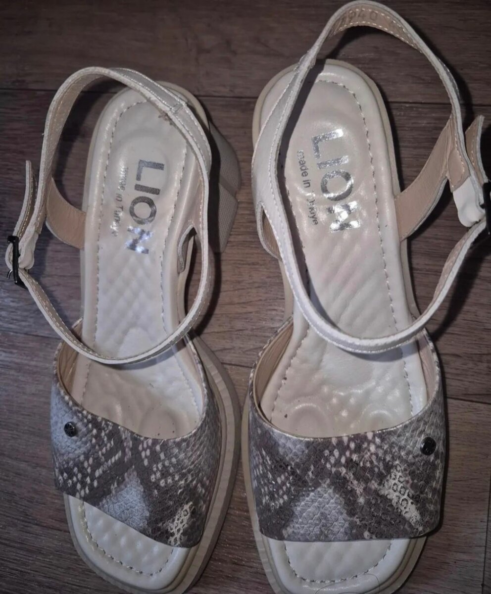 Продаю очень  Красивые стильные босоножки фирмы LION