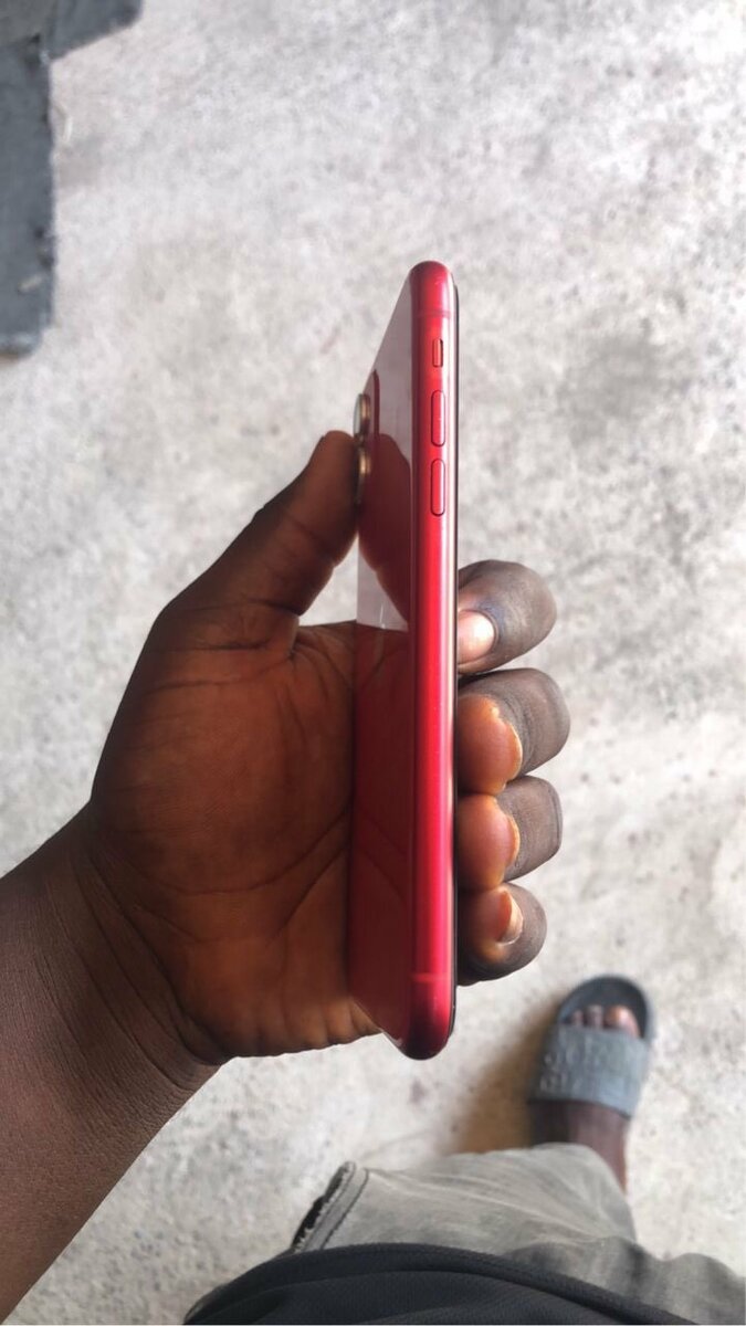 iPhone 11 64gig factory unlocked bh80% available