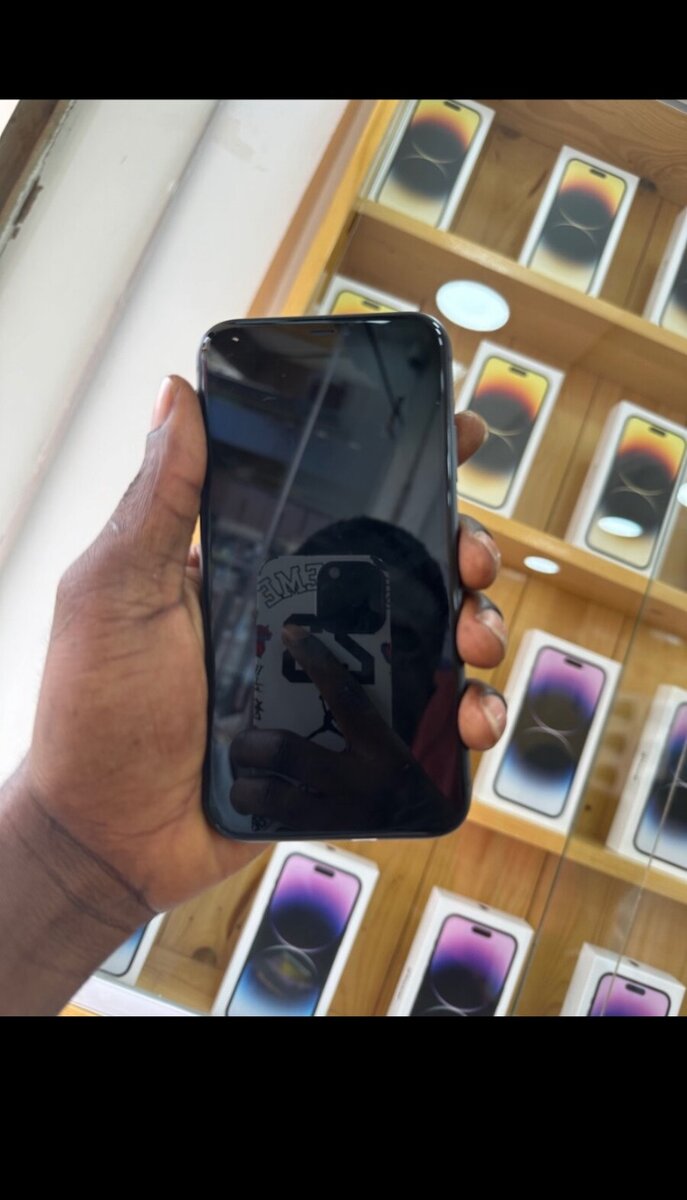 iPhone 11 64gig uk use