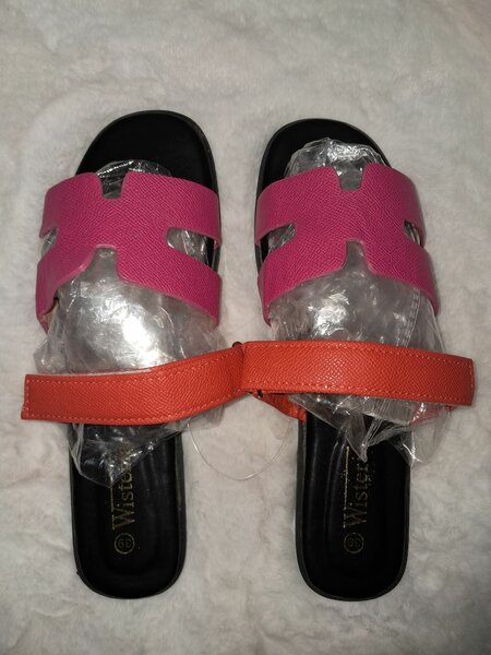 Sandales colorées en cuir