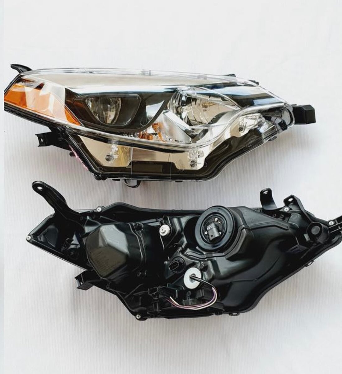 Toyota Corolla Headlights Assembly Halogen Black HousingPair