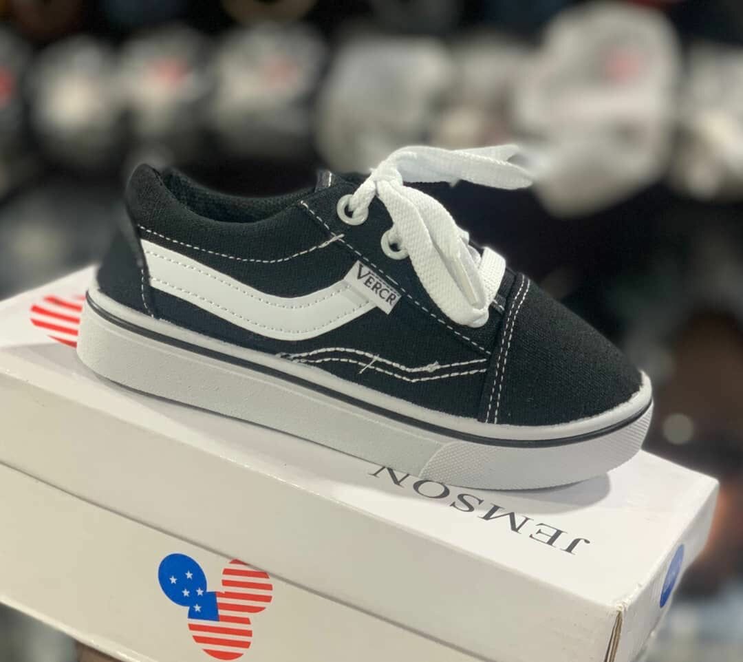 Baskets enfant colorées