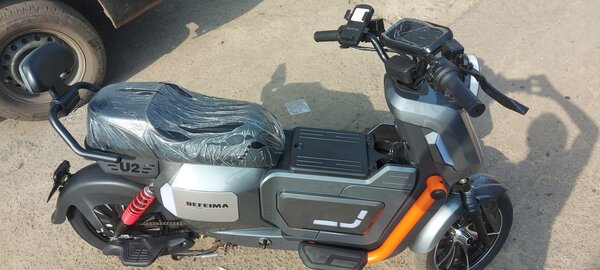 Scooter électrique moderne