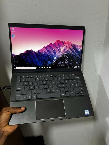 Dell Latitude 3301 ¢4,000