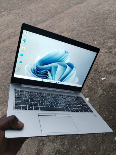 HP Laptop 15.6" i5 8GB RAM