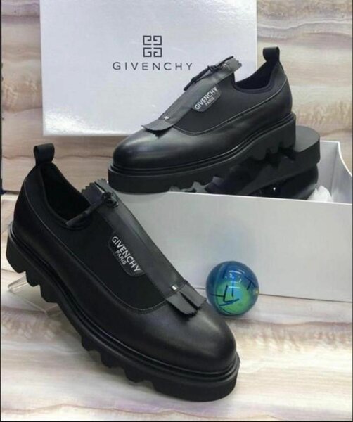 Chaussures en cuir Givenchy