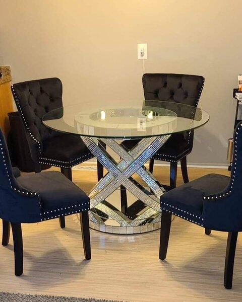 Table en verre avec chaises