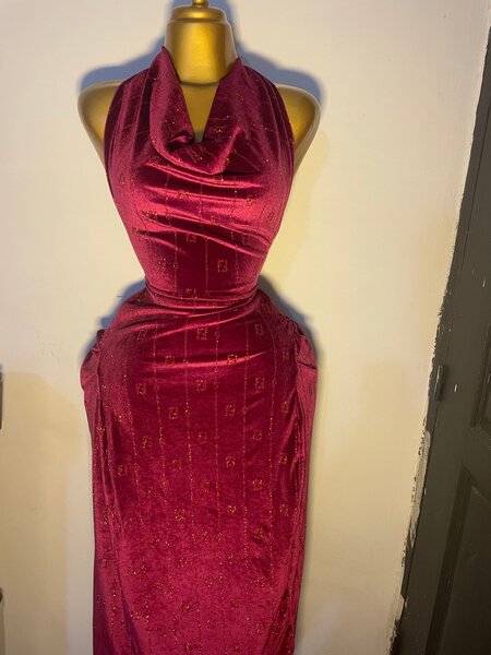 Robe longue rouge élégante
