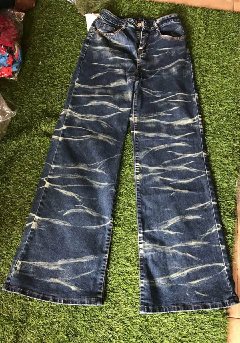 Ladies side pocket jeans