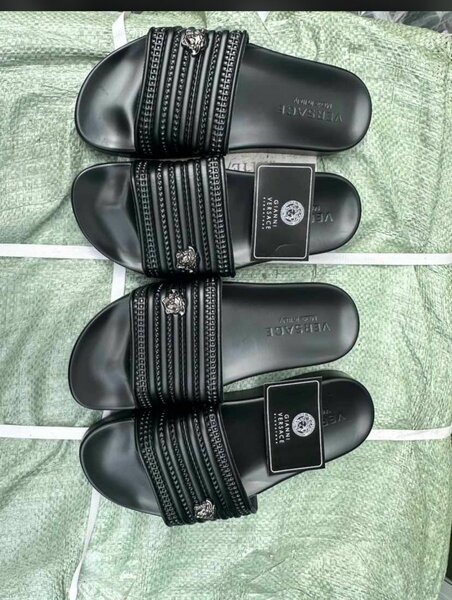 Tongs de luxe noires