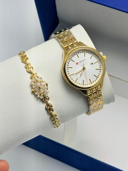 Montre dorée élégante