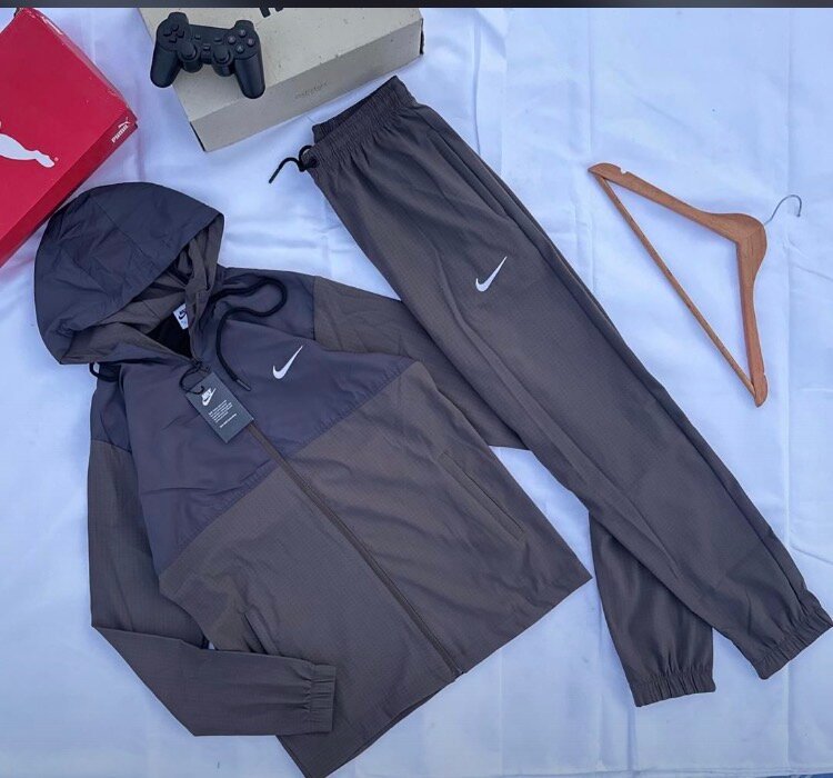 Ensemble de survêtement moderne