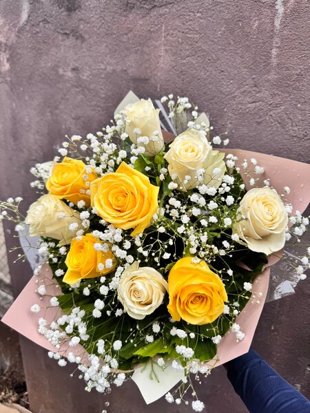 Bouquet de roses jaunes et blanches