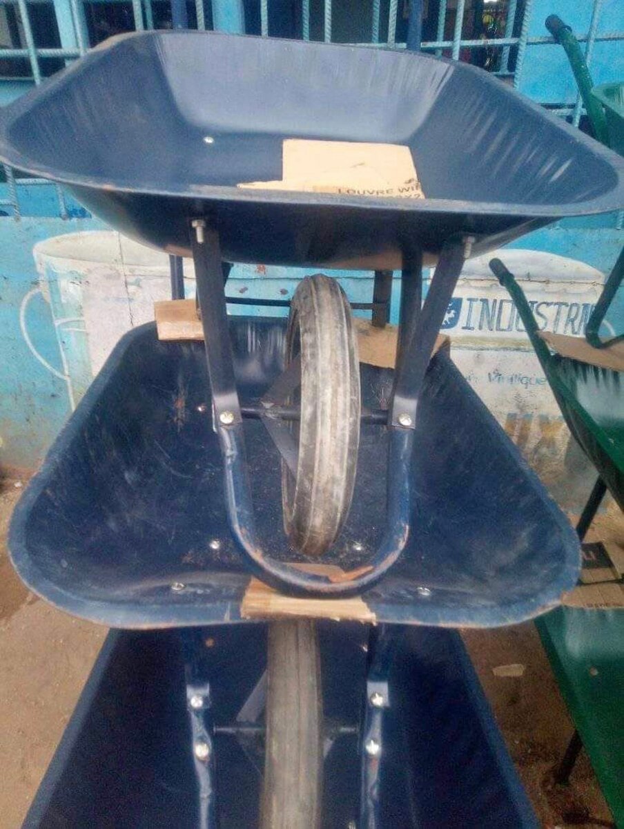 Brouette robuste en acier