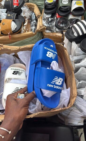 Claquettes confortables unisexes