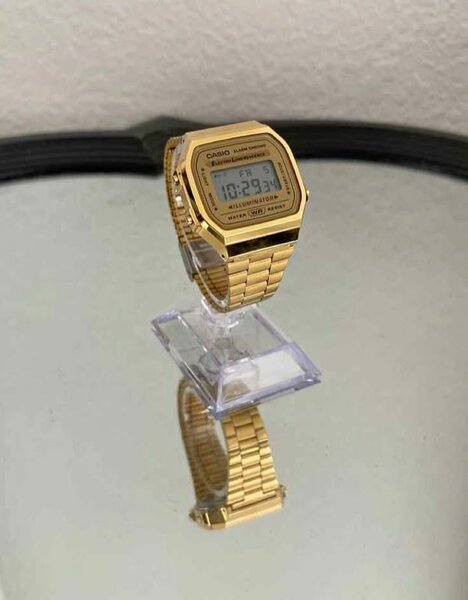 Montre Casio en or
