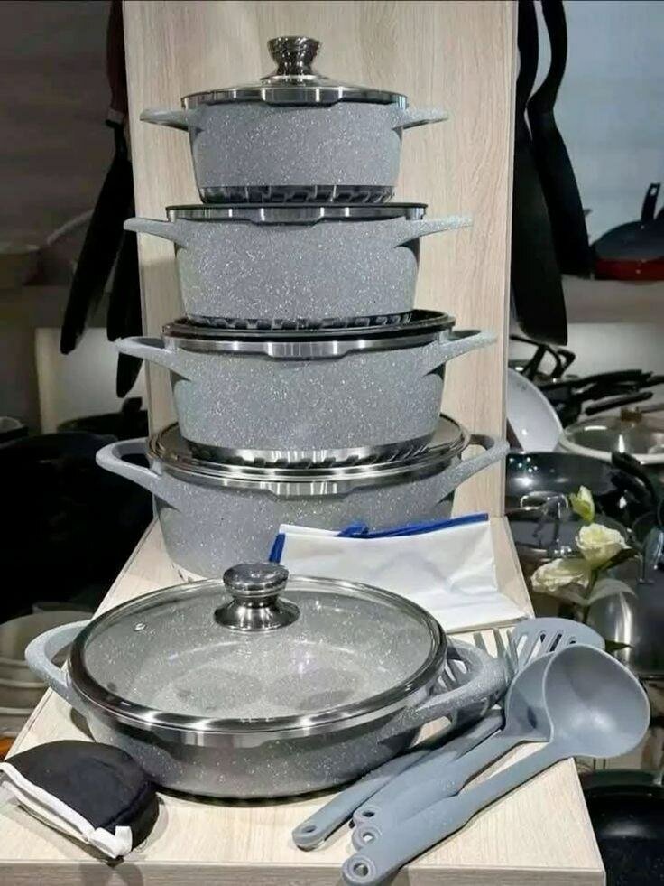 Assiette en céramique grise