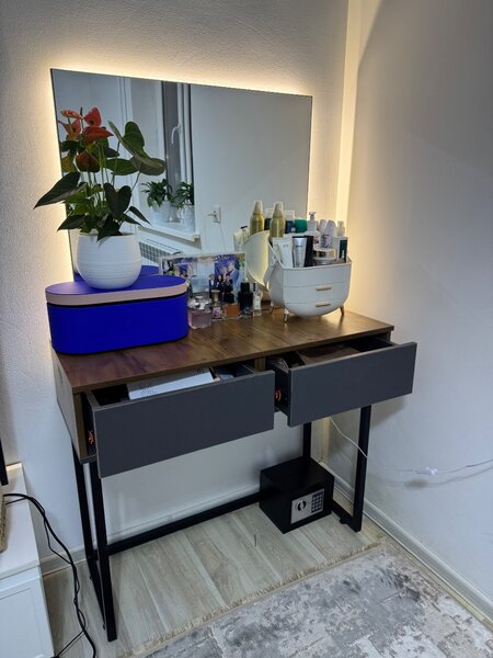 Туалетный столик с подсветкой