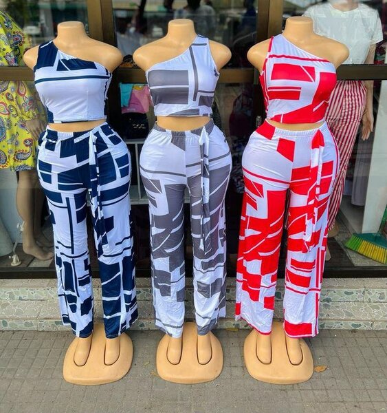 Ensemble survêtement et crop top pour femme