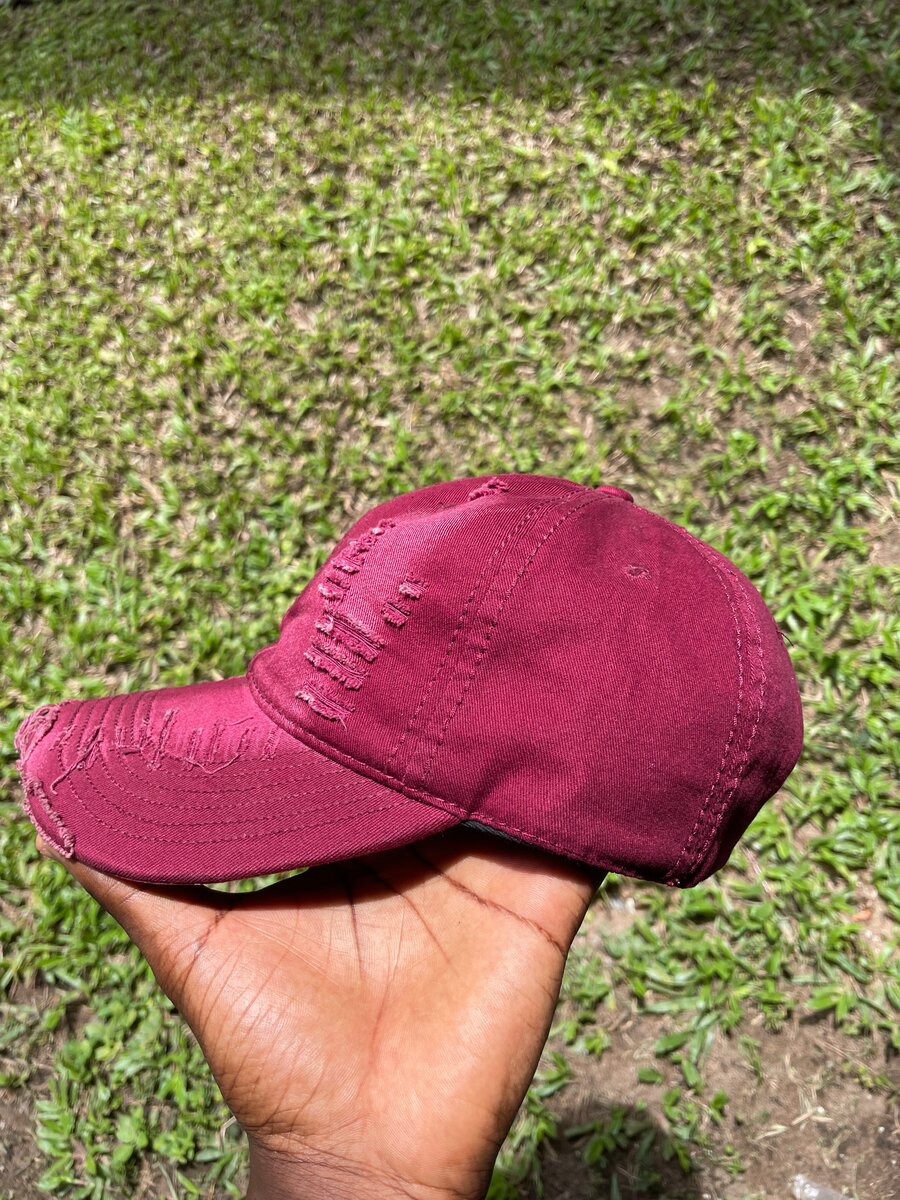 Casquette rouge décontractée