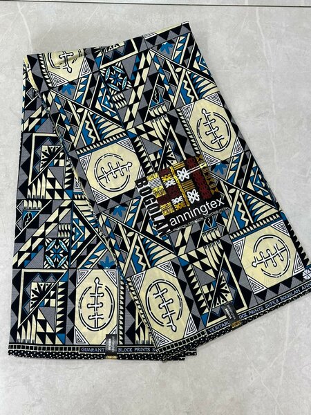 Des Pagnes Bogolan gris et blanc