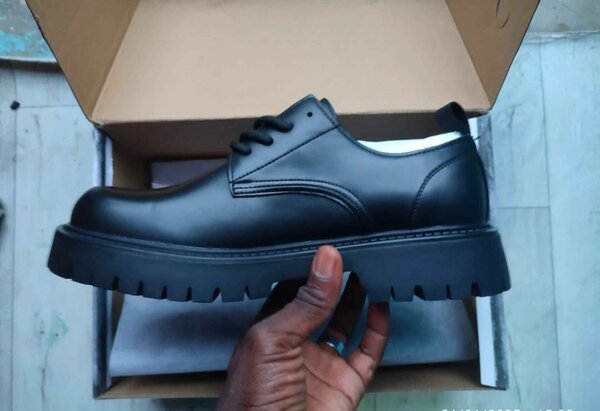 Chaussures noires en cuir