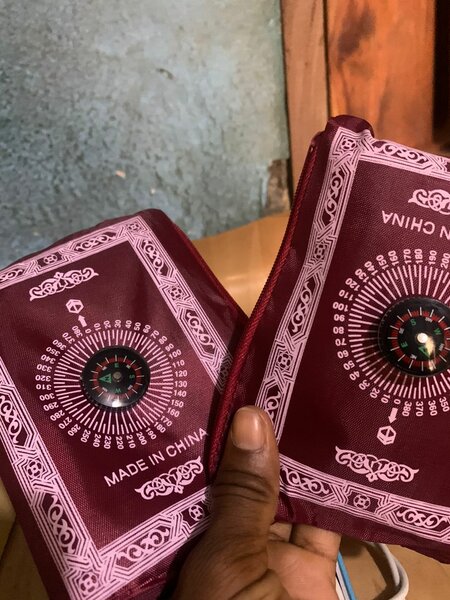 Tapis de prières avec boussole