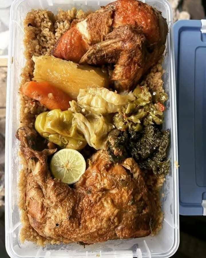 Plat de riz tchêpe savoureux